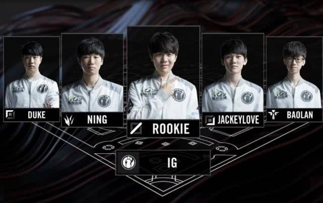 球场上被频 球场上被频