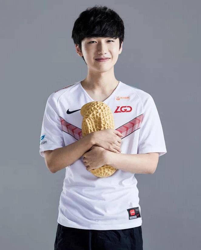 一位年轻的 一位年轻的