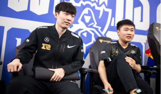 两位选手的 两位选手的