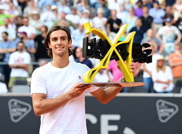 斯在激烈的 斯在激烈的